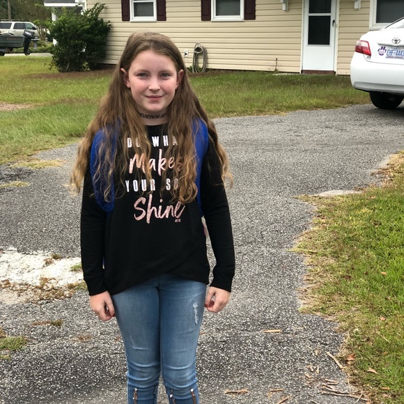 Meet your Posher, Amanda - Picture 3 of 7